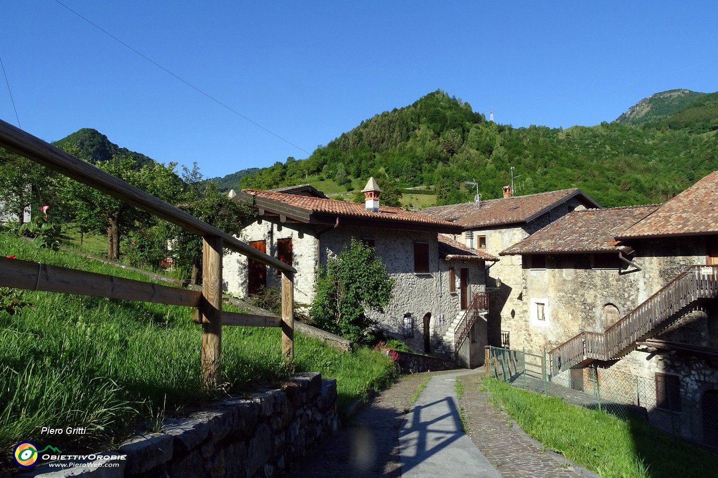 10 Partenza da Alino (687 m), frazione di S. Pellegrino Terme.JPG -                                